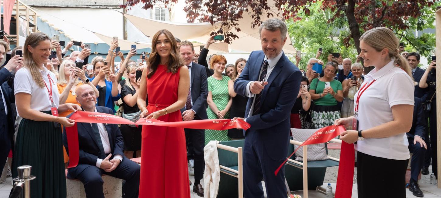 King and queen at Denmark pavilion