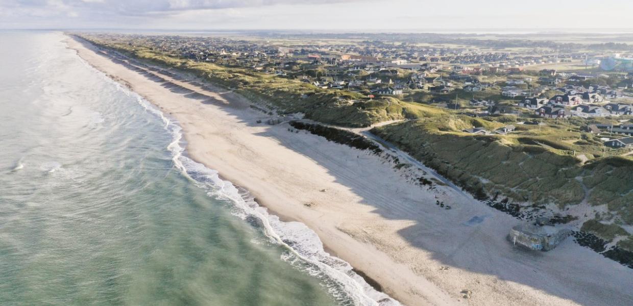 Vakantiehuizen aan zee in Søndervig in Denemarken, aan de Deense Noordzee 