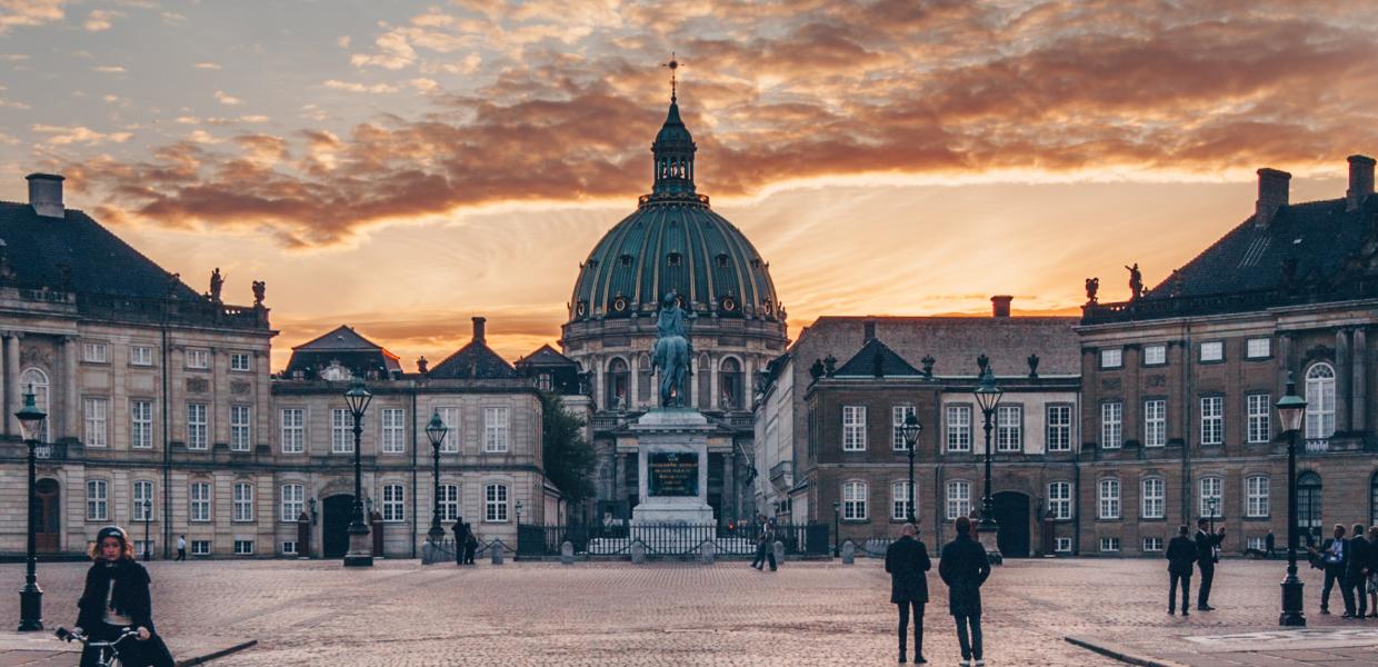 Amalienborg at dusk