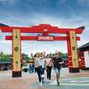 Familie ved Ninjago Portal i LEGOLAND®, Billund, Danmark