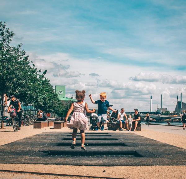 Bambinos sui trampolini a Copenaghen