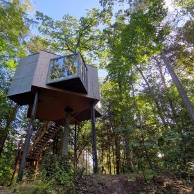 Baumhütte Løvtag im Himmerland in Dänemark